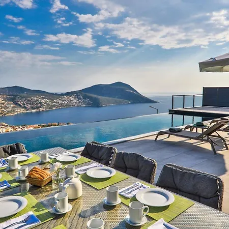 Villa Sleeps 8 With Pool Air Con And Wifi *