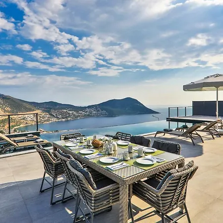 Villa Sleeps 8 With Pool Air Con And Wifi