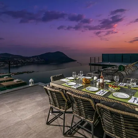 Villa Sleeps 8 With Pool Air Con And Wifi
